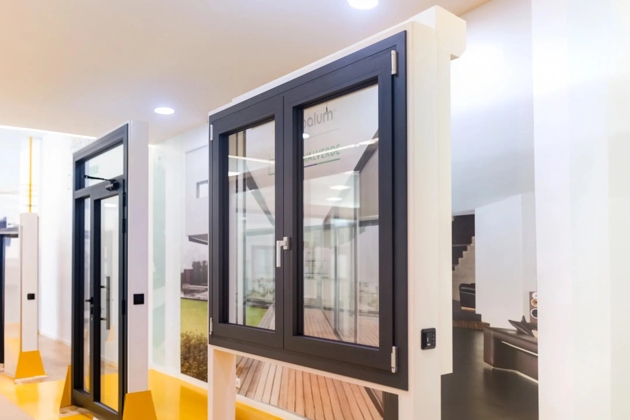 Ventana practicable marco negro