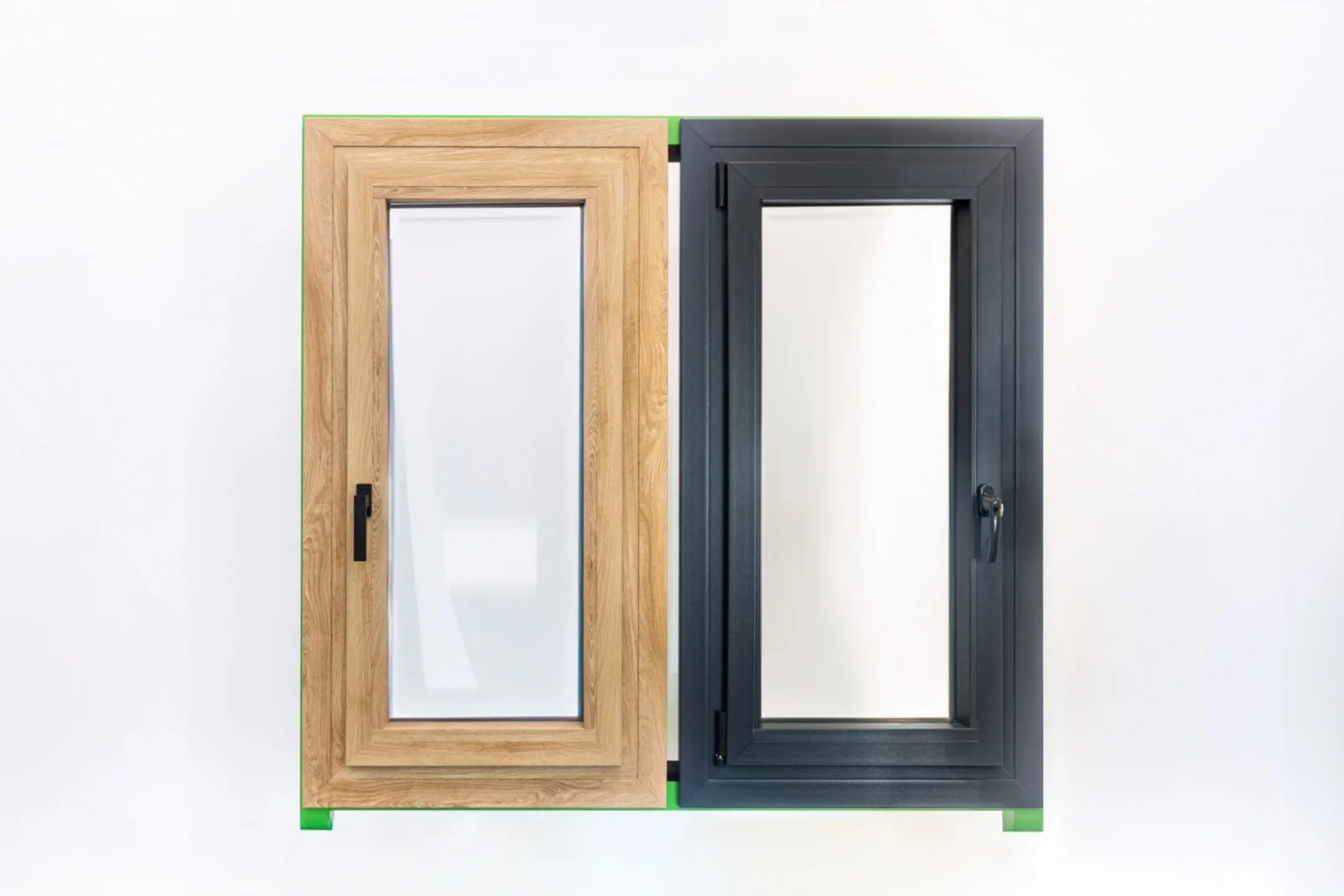 Ventanas practicables en color madera y negro