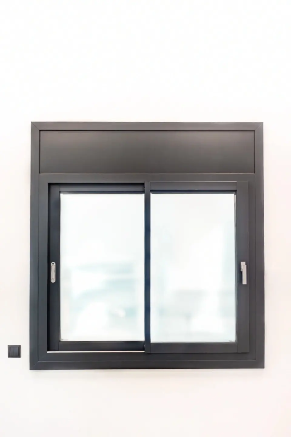 Ventana corredera de aluminio negro