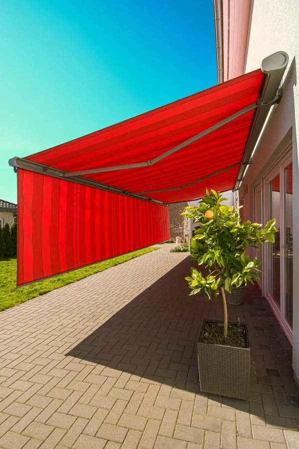 Toldo extensible de gran tamaño para terraza