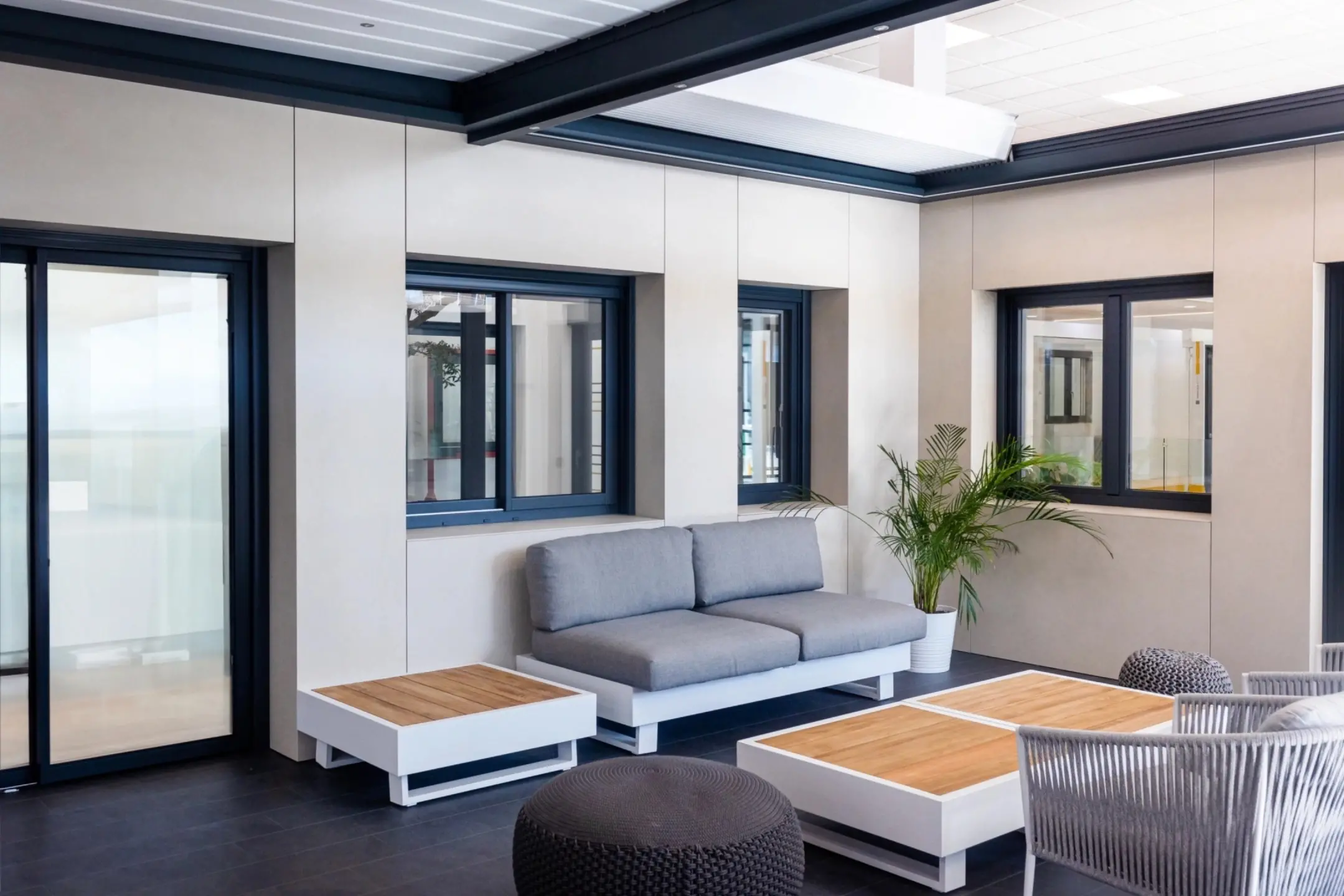 Ventana de aluminio con doble acristalamiento y rotura de puente térmico