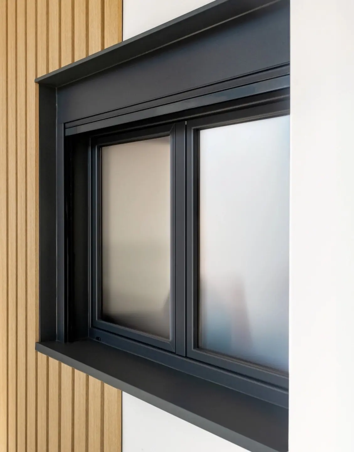 Ventana corredera de aluminio con acabado elegante